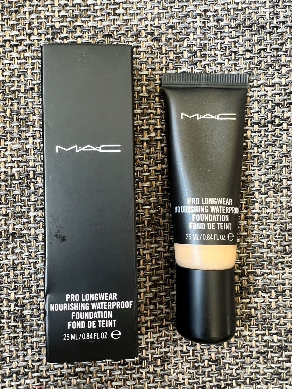 MAC Pro Longwear Nourishing Waterproof Foundation - NC38